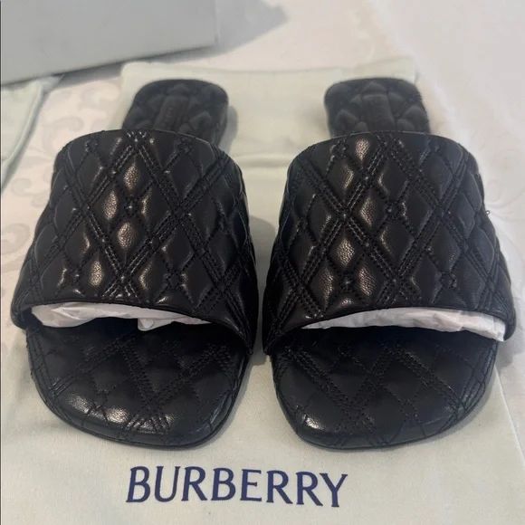 Burberry Quilted Slide Sandal. Ladies 8.5 - Picture 8 of 16